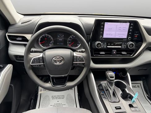 Used 2021 Toyota Highlander L AWD/4WD image 28