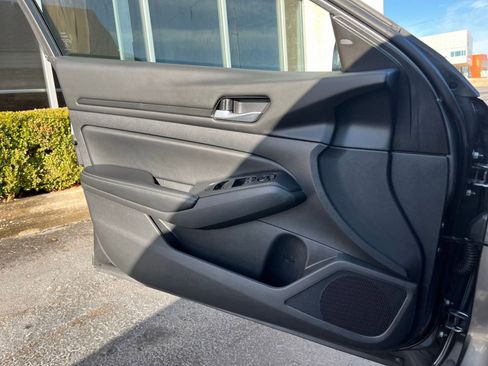 Used 2025 Nissan Altima 2.5 SV image 20