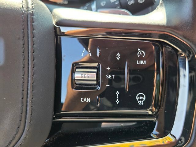 Used 2025 Land Rover Range Rover Velar Dynamic SE AWD/4WD image 30