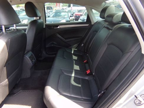 Used 2014 Volkswagen Passat 1.8T SE FWD image 13
