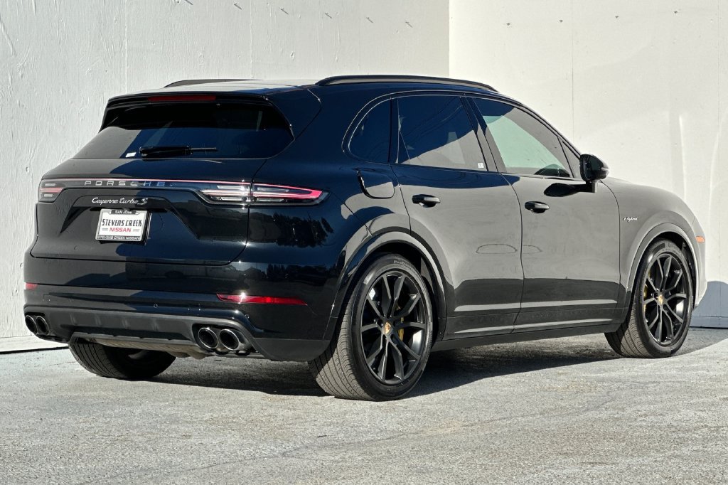 Used 2023 Porsche Cayenne Turbo S AWD/4WD image 3