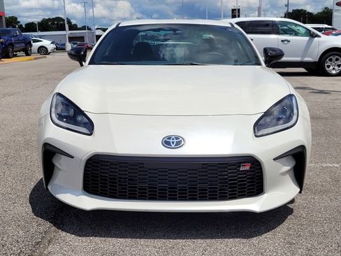 New 2025 Toyota GR86 Premium RWD image 2