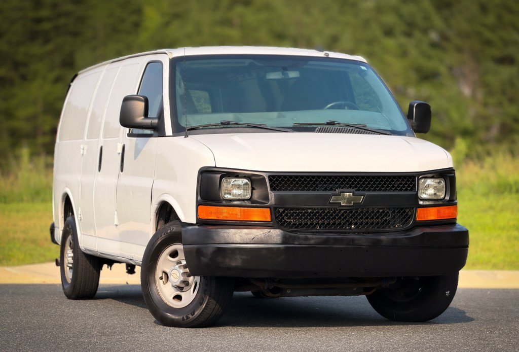 Used 2014 Chevrolet Express 2500 RWD image 1