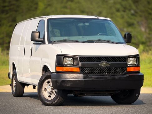 Used 2014 Chevrolet Express 2500 RWD image 1