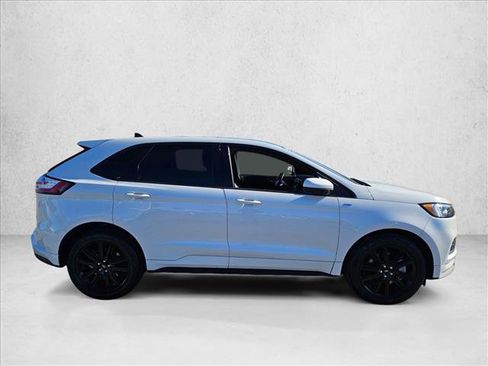 Used 2022 Ford Edge ST-Line w/ Class II Trailer Tow Package AWD/4WD image 4