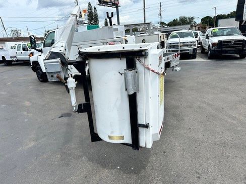 Used 2005 GMC TopKick C4500 2WD Regular Cab image 14