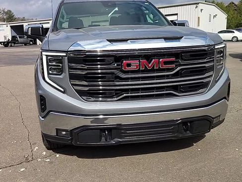 Used 2025 GMC Sierra 1500 SLT image 1