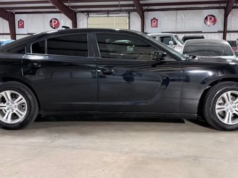 Used 2023 Dodge Charger SXT RWD image 2