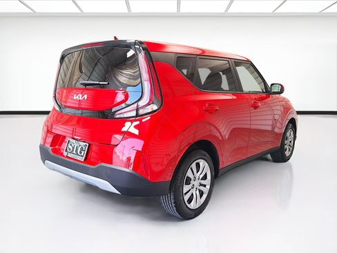 Used 2025 Kia Soul LX FWD image 4