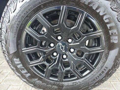 Used 2024 Chevrolet Colorado Trail Boss image 8