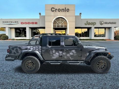 Used 2023 Jeep Gladiator Sport AWD/4WD image 2
