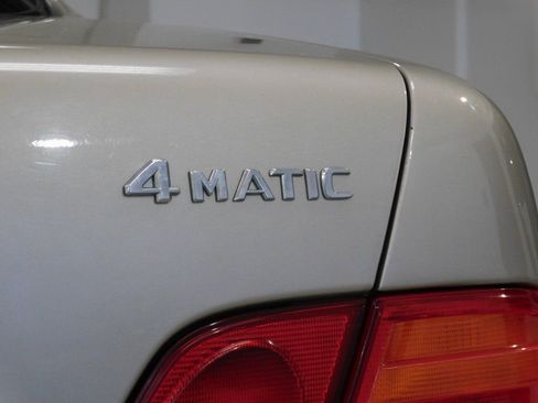 Used 1999 Mercedes-Benz E 320 4MATIC Sedan image 44