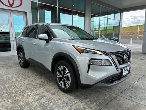 Used 2023 Nissan Rogue SV AWD/4WD image 17