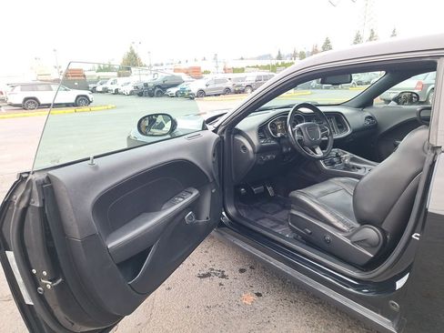 Used 2017 Dodge Challenger GT image 10