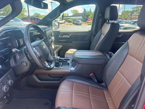 Certified 2025 Chevrolet Silverado 1500 High Country AWD/4WD image 8