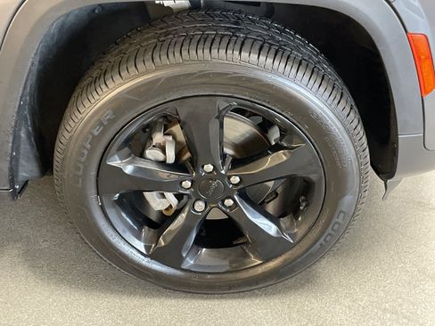 Used 2022 Jeep Grand Cherokee Altitude RWD image 13