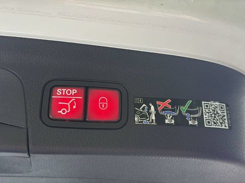 Certified 2025 Mercedes-Benz GLE 350 4MATIC image 19