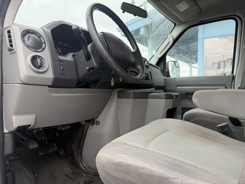 Used 2011 Ford E-350 and Econoline 350 XLT image 15