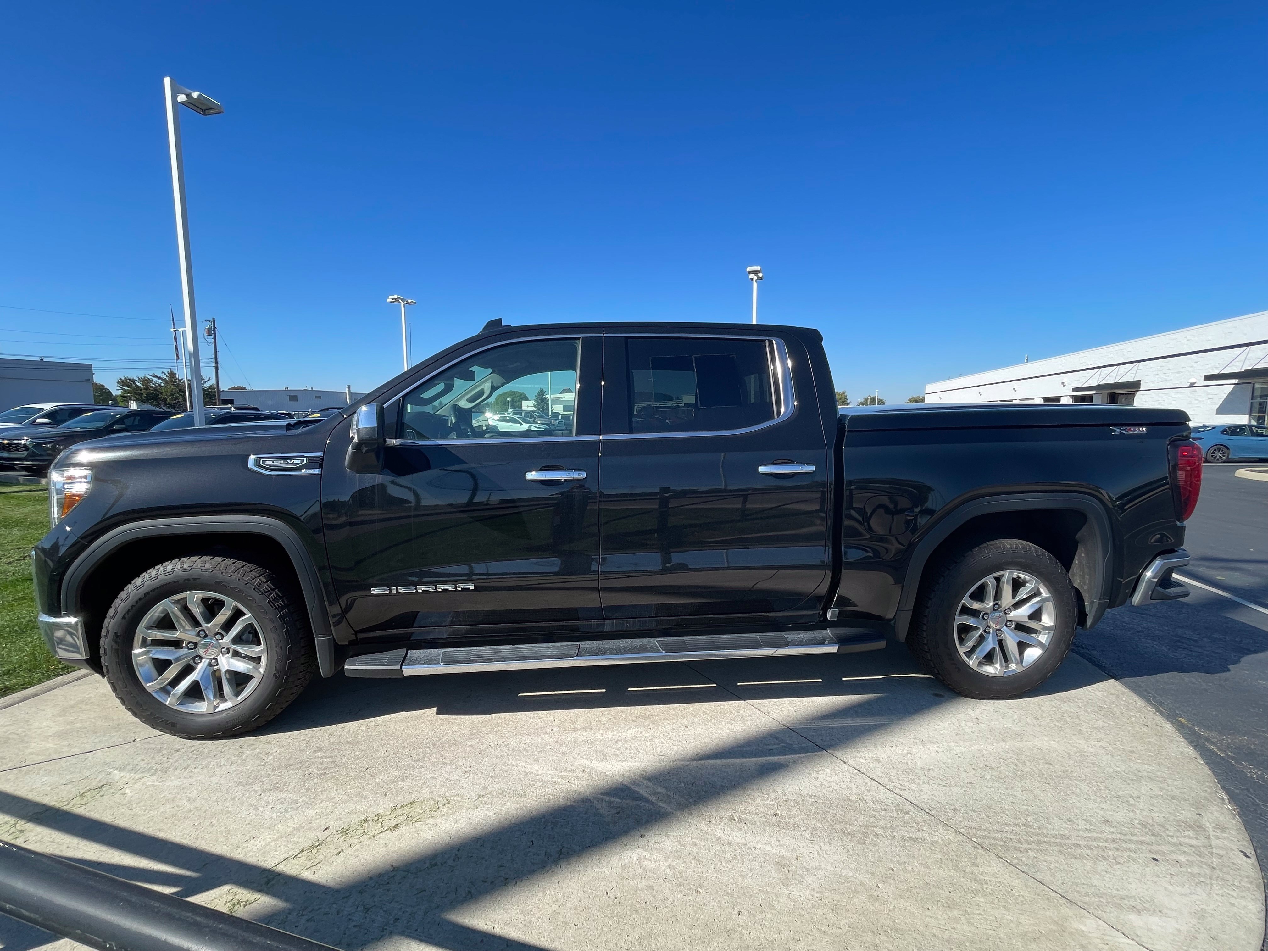 Used 2022 GMC Sierra 1500 SLT w/ SLT Premium Package AWD/4WD image 4