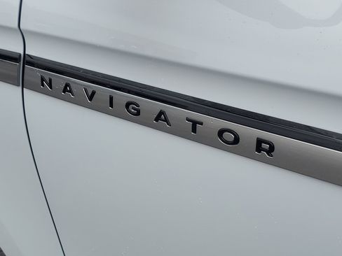 New 2026 Lincoln Navigator Reserve AWD/4WD image 7