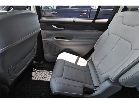 Used 2023 Jeep Grand Cherokee L Overland w/ Advanced Protech Group III AWD/4WD image 12