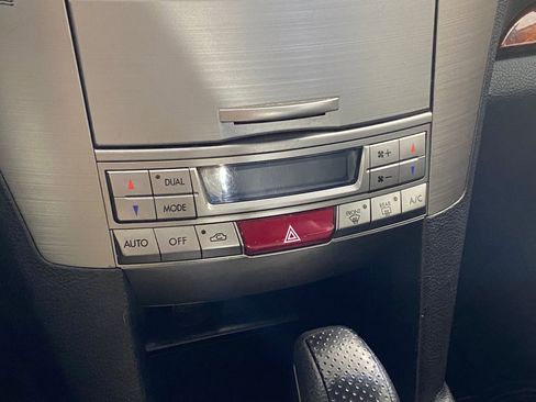 Used 2011 Subaru Outback 2.5i Limited image 29