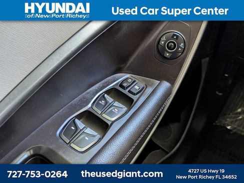 Used 2017 Hyundai Santa Fe SE FWD image 27