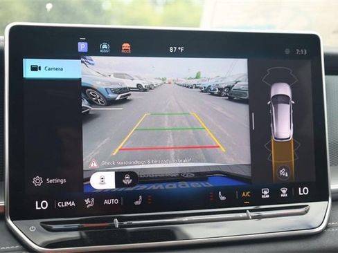 New 2025 Volkswagen Tiguan SE image 14