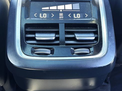 Used 2016 Volvo XC90 T6 Momentum image 11