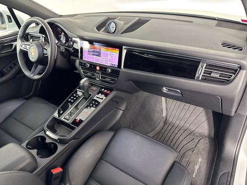 Certified 2025 Porsche Macan image 31