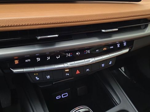 Used 2024 Cadillac XT4 Premium Luxury image 20