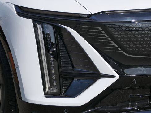 Used 2026 Cadillac Lyriq Sport AWD/4WD image 10