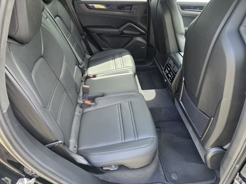 Used 2025 Porsche Cayenne GTS AWD/4WD image 5