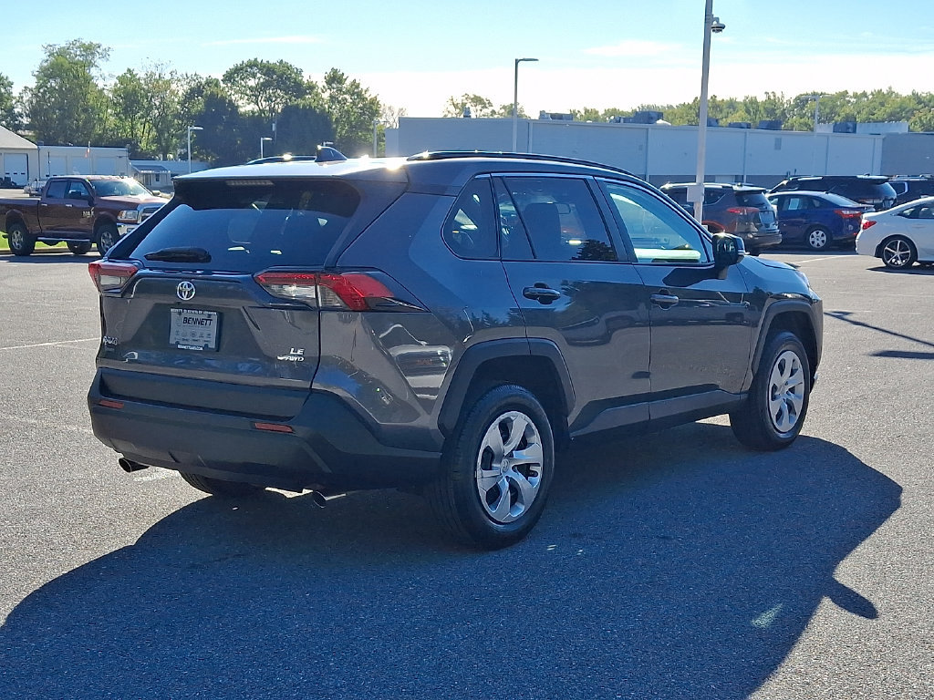 Certified 2021 Toyota RAV4 LE AWD/4WD image 4