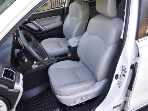 Used 2016 Subaru Forester 2.5i Touring w/ Eyesight & Navigation System image 19