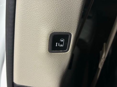 Used 2022 Chrysler Pacifica Touring-L image 38