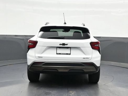 Used 2024 Chevrolet Trax ACTIV w/ Sunroof Package FWD image 4