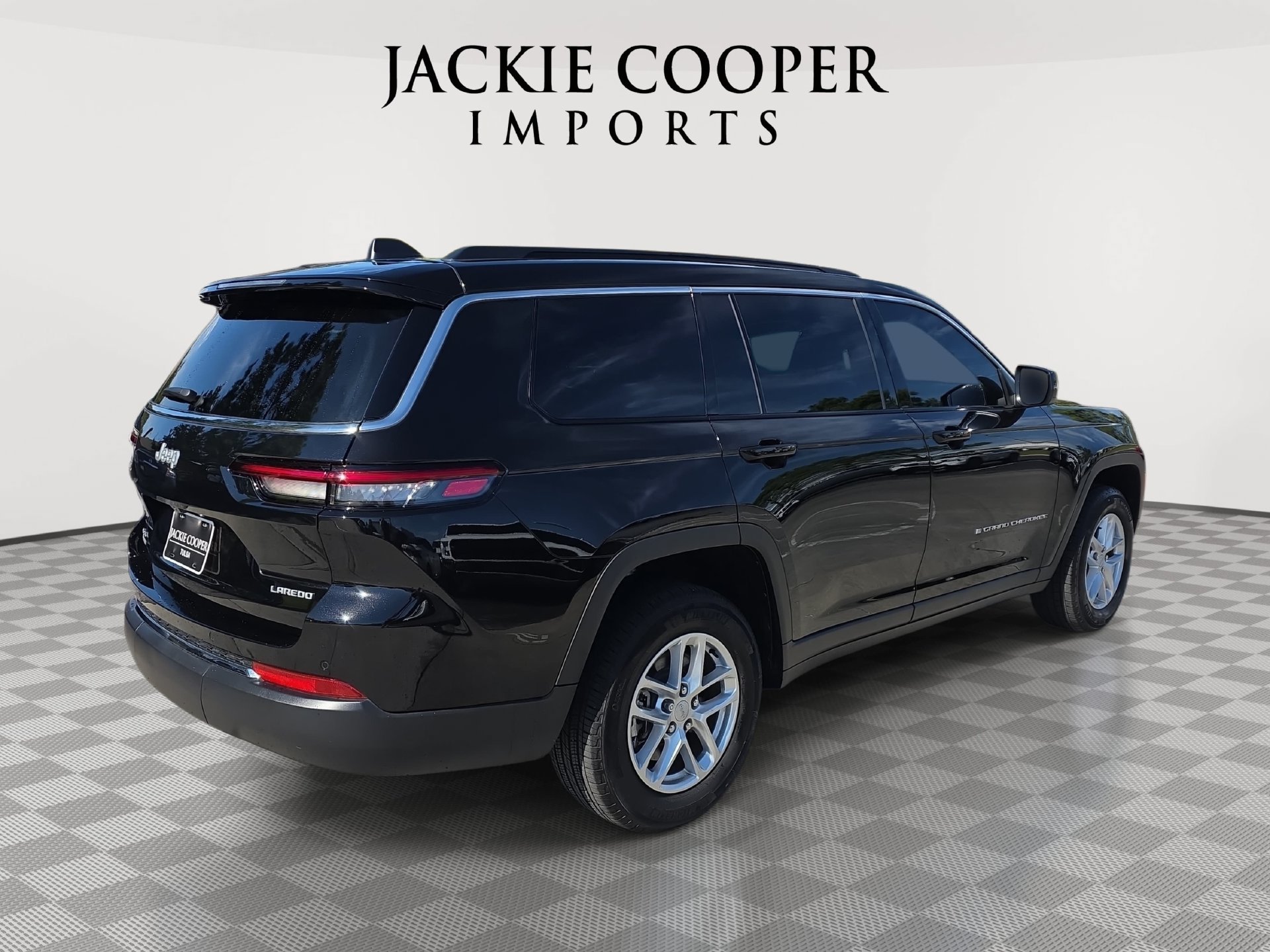 Used 2025 Jeep Grand Cherokee L Laredo w/ Luxury Tech Group I AWD/4WD image 5