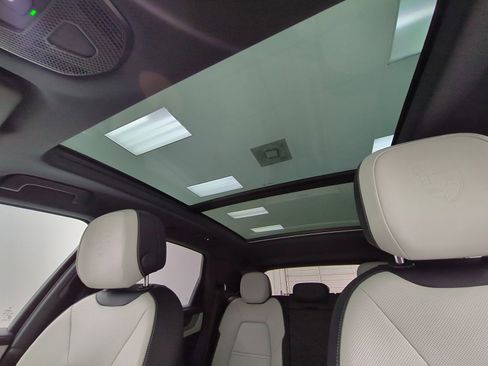 Certified 2025 Porsche Cayenne AWD/4WD image 21