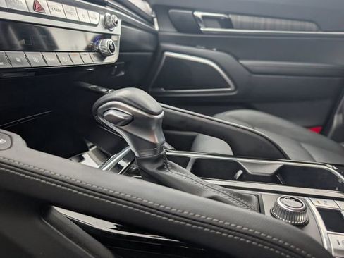 Used 2025 Kia Telluride EX w/ EX Captain's Chair Package FWD image 18