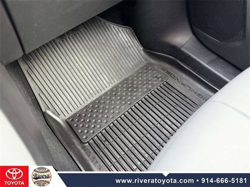 Certified 2022 Toyota Highlander XLE image 27