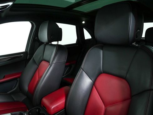 Certified 2022 Porsche Macan AWD image 5