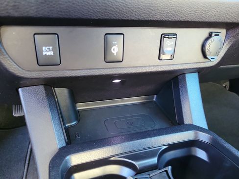 Used 2017 Toyota Tacoma TRD Off-Road w/ Tow Package image 25