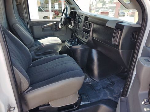 Used 2018 Chevrolet Express 2500 w/ Driver Convenience Package RWD image 21