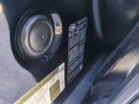 Used 2020 Land Rover Range Rover Velar S image 31