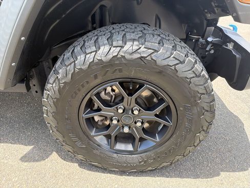 Used 2024 Jeep Wrangler Unlimited AWD/4WD image 34