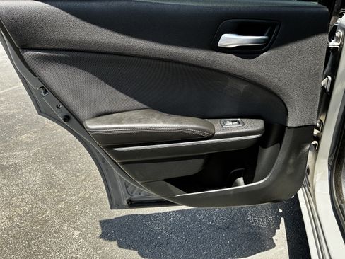 Used 2018 Dodge Charger SXT RWD image 14