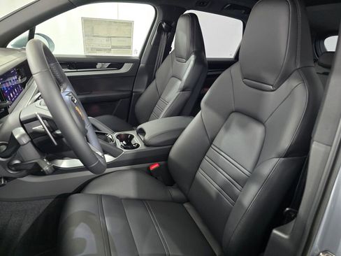 New 2026 Porsche Cayenne AWD/4WD image 5