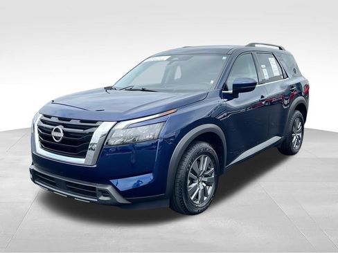 Used 2025 Nissan Pathfinder SV FWD image 5