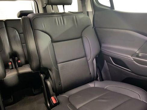 Used 2023 GMC Acadia SLT w/ Preferred Package image 14